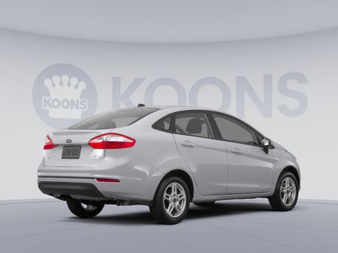 Used 2017 Ford Fiesta SE image 4