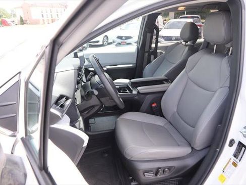 Certified 2025 Toyota Sienna XLE w/ XLE Plus Package AWD/4WD image 4