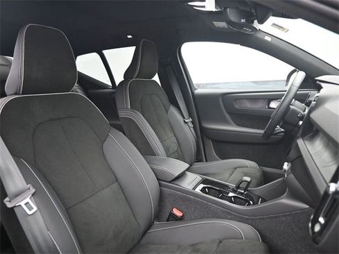 Used 2023 Volvo XC40 Recharge Ultimate image 33