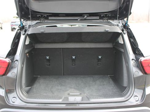 Used 2025 Chevrolet Trax LT w/ LT Convenience Package image 16