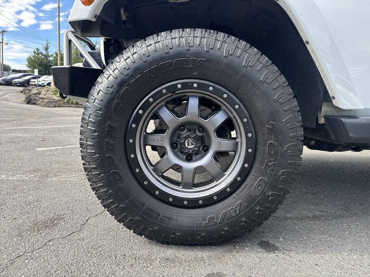 Used 2016 Jeep Wrangler Unlimited Sahara w/ Connectivity Group AWD/4WD image 2