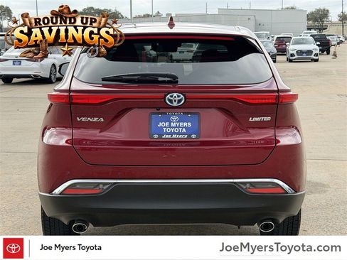 Used 2024 Toyota Venza Limited image 8