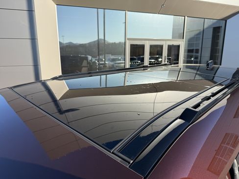 Certified 2024 Land Rover Defender 130 X-Dynamic SE image 12