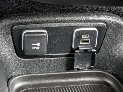 Used 2021 Chrysler Pacifica Touring-L w/ S Appearance Package image 29