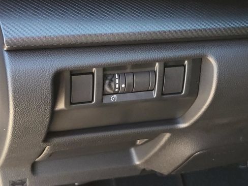 Used 2025 Subaru Crosstrek 2.5i Limited w/ Crosstrek Mirror Package AWD/4WD image 19