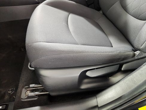 Used 2020 Toyota Corolla LE image 13