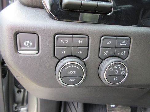 Certified 2025 Chevrolet Silverado 1500 LTZ image 28