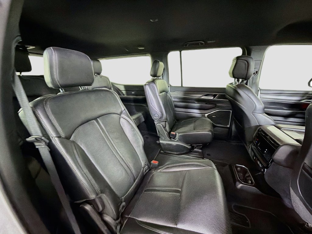 Used 2024 Jeep Wagoneer Series II AWD/4WD image 30