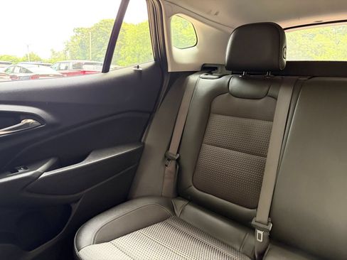 Used 2025 Chevrolet Trax LT FWD image 38