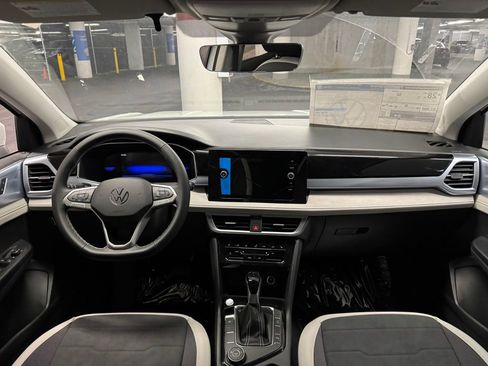 New 2025 Volkswagen Taos SE image 7