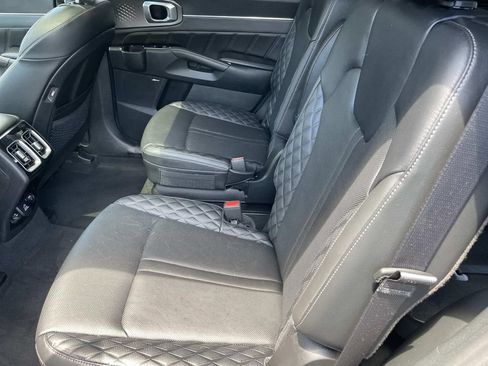 Used 2023 Kia Sorento SX AWD/4WD image 16