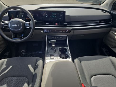 Certified 2026 Kia Carnival LX FWD image 12