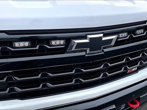 Used 2024 Chevrolet Silverado 1500 LT Trail Boss w/ LT Trail Boss Premium Package AWD/4WD image 29