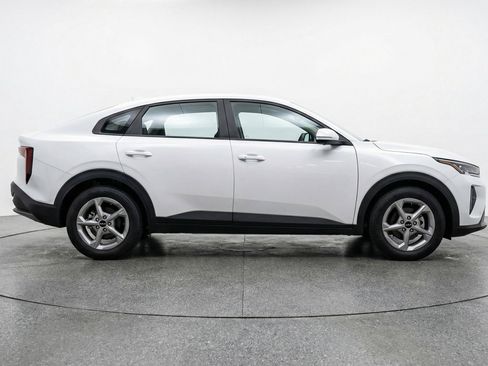 Used 2025 Kia K4 LXS FWD image 11