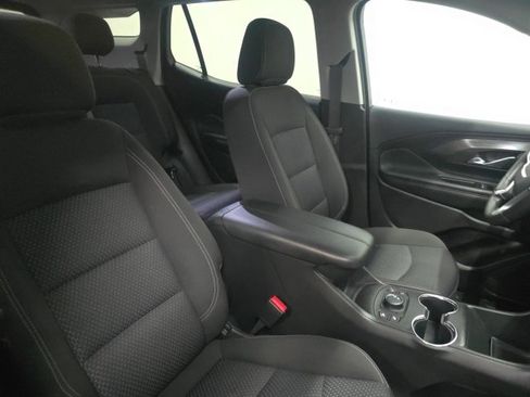 Used 2023 GMC Terrain SLE w/ Driver Convenience Package image 4