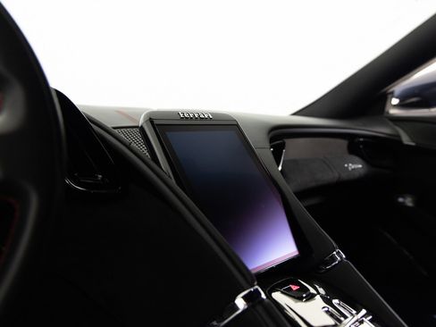 Used 2021 Ferrari Roma RWD image 34