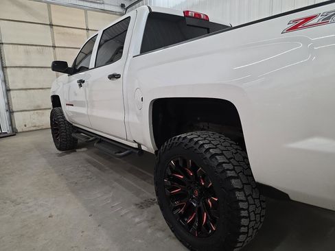 Used 2017 Chevrolet Silverado 1500 LTZ Z71 w/ Redline Edition image 18