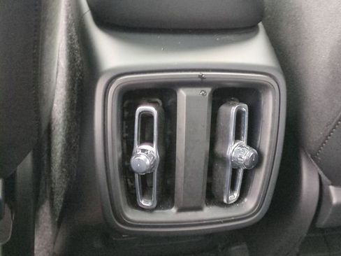 Used 2021 Volvo XC40 T5 R-Design image 31