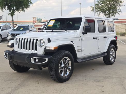 Used 2022 Jeep Wrangler Unlimited Sahara w/ Cold Weather Group AWD/4WD image 7