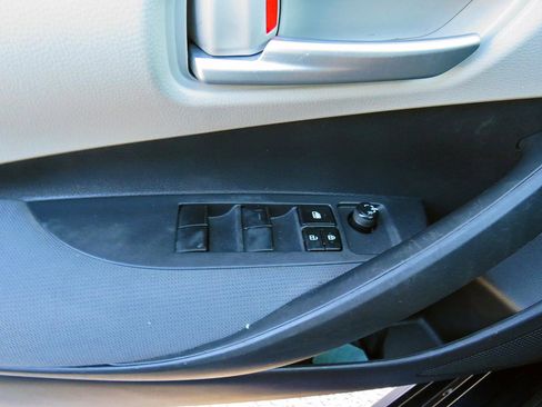 Used 2021 Toyota Corolla LE image 24