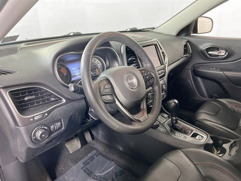 Used 2022 Jeep Cherokee Trailhawk w/ Sun, Sound & Nav Group image 9