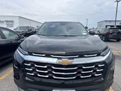 Used 2026 Chevrolet Equinox LT w/ Convenience Package II FWD image 2