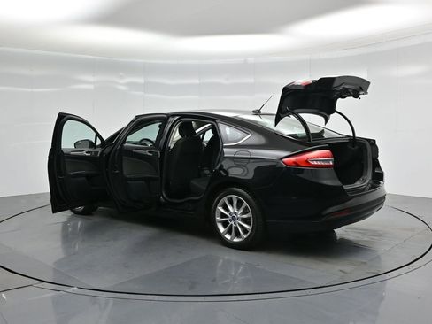 Certified 2017 Ford Fusion SE image 32