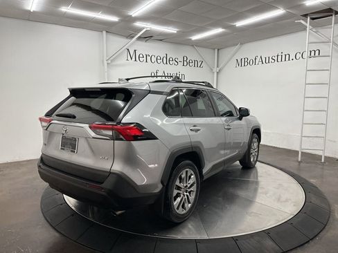 Used 2021 Toyota RAV4 XLE Premium image 7