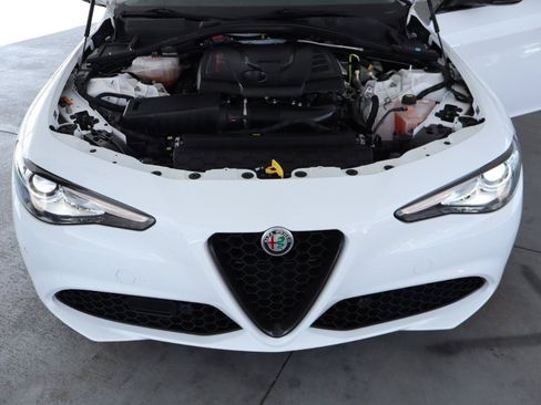Used 2021 Alfa Romeo Giulia Ti w/ Nero Edizione RWD image 40