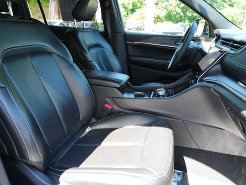 Used 2024 Jeep Grand Cherokee L Limited w/ Luxury Tech Group II AWD/4WD image 23