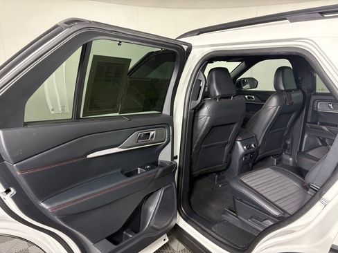 Certified 2025 Ford Explorer ST-Line w/ Premium Package image 28