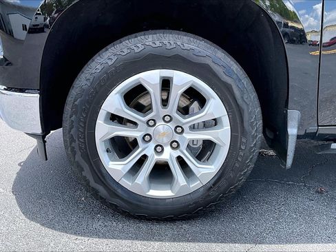 Used 2022 Chevrolet Silverado 1500 LTZ w/ LTZ Premium Package AWD/4WD image 10
