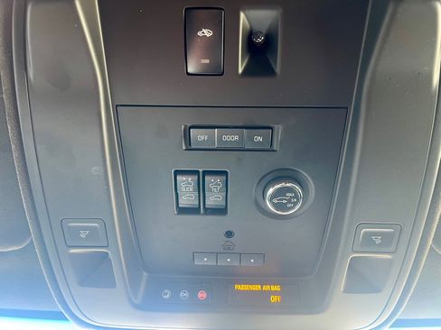 Used 2017 Cadillac Escalade ESV Platinum image 39