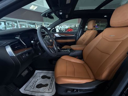 Used 2025 Cadillac XT5 Premium Luxury w/ LPO, Floor Liner Package AWD/4WD image 24
