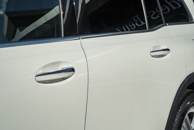 Certified 2023 Mercedes-Benz GLB 250 4MATIC w/ Premium Package image 17
