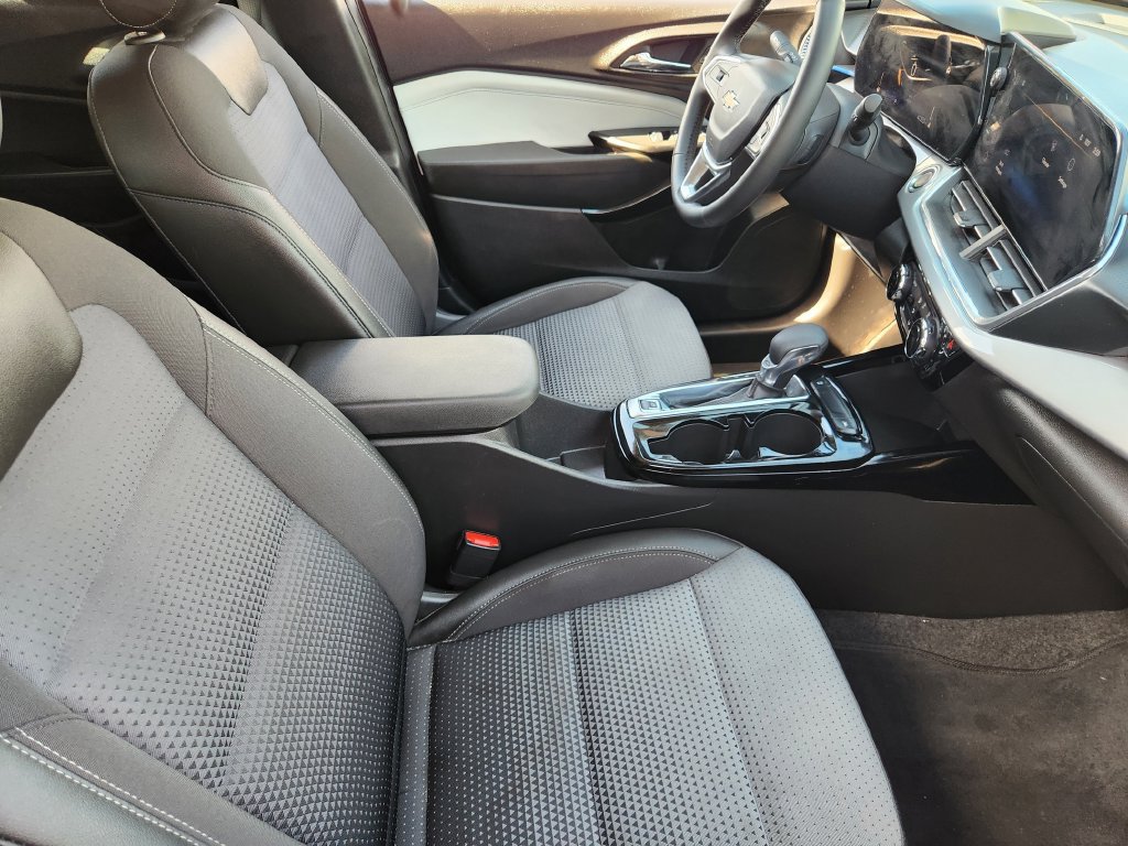 Used 2024 Chevrolet Trax LT w/ Driver Confidence Package FWD image 13