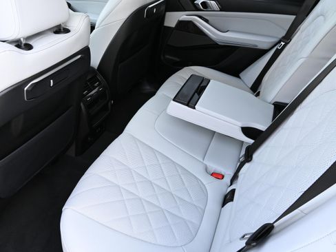 Used 2026 BMW X5 xDrive40i w/ Premium Package image 11