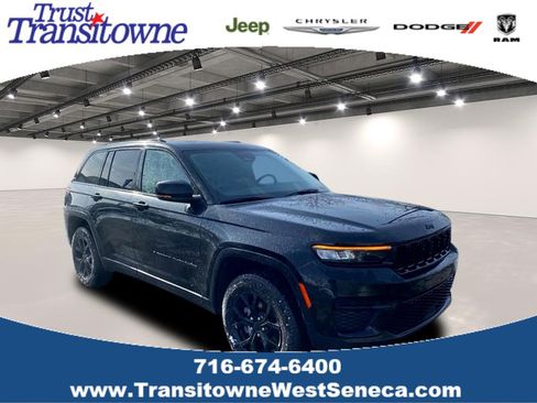 Used 2024 Jeep Grand Cherokee Altitude image 1
