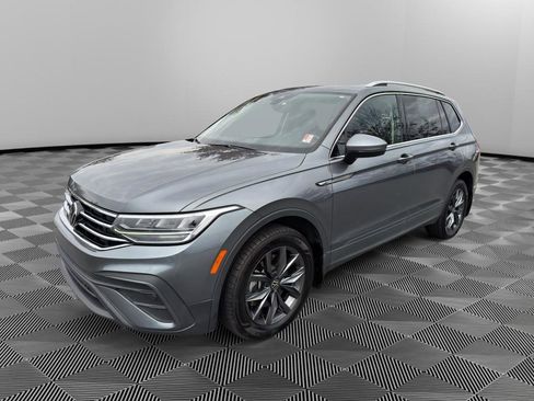 Used 2022 Volkswagen Tiguan SE image 3