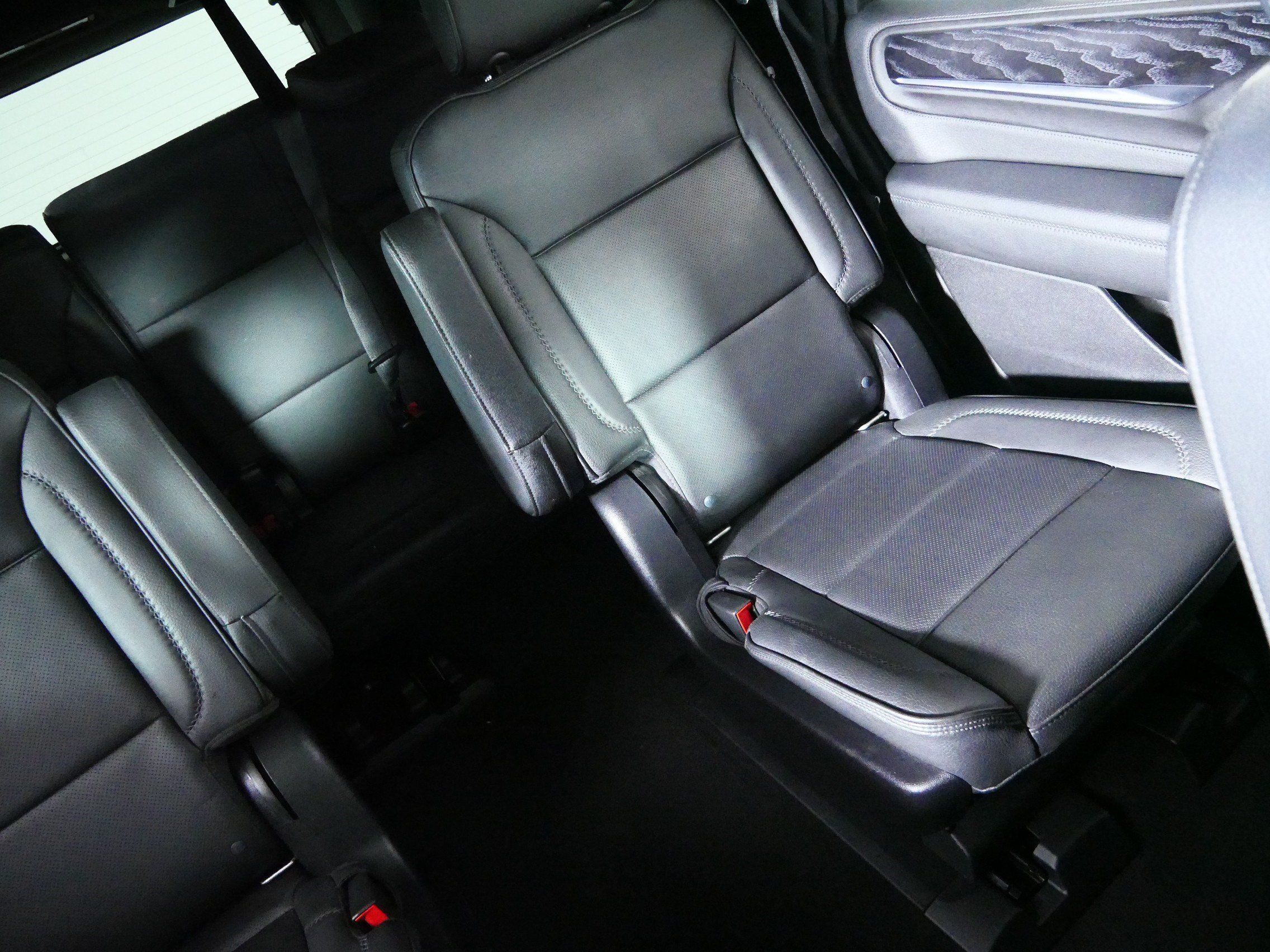 Certified 2022 GMC Yukon Denali w/ Denali Premium Package AWD/4WD image 14