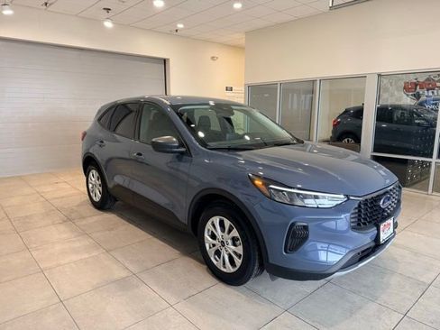 Used 2025 Ford Escape Active w/ Cold Weather Package image 3