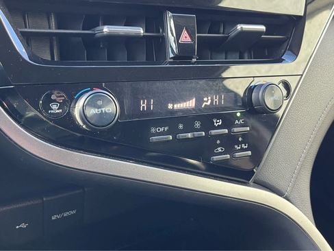 Used 2021 Toyota Camry SE image 15