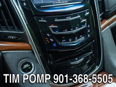 Used 2019 Cadillac Escalade Luxury AWD/4WD image 25