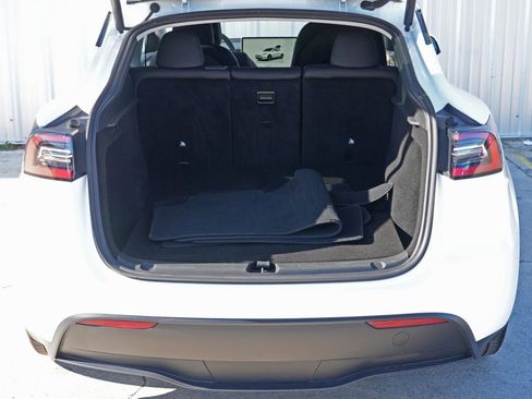 Used 2024 Tesla Model Y Long Range image 10