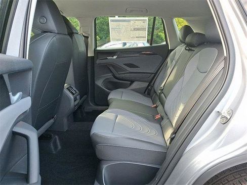 New 2025 Volkswagen Tiguan SE image 7