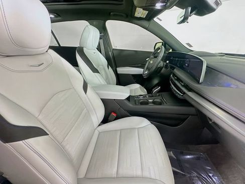 Used 2025 Cadillac XT4 Sport w/ LPO, Onyx Lite Package AWD/4WD image 26