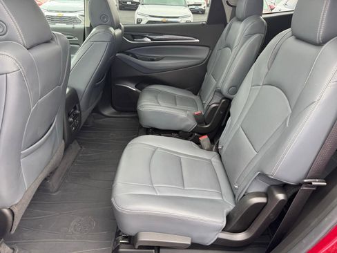 Used 2019 Buick Enclave Essence image 7