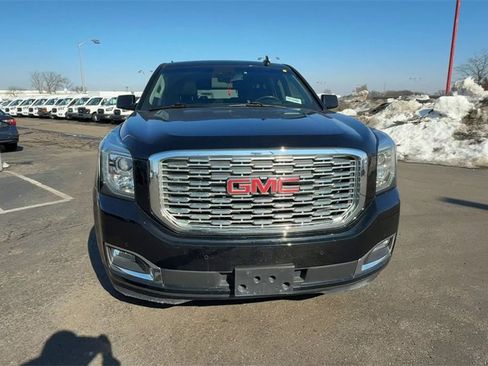 Used 2019 GMC Yukon XL Denali image 3
