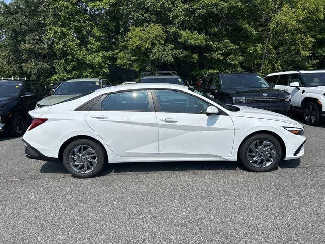 New 2026 Hyundai Elantra Hybrid FWD image 2