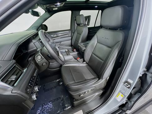 Used 2024 GMC Yukon Denali w/ Advanced Technology Package AWD/4WD image 22